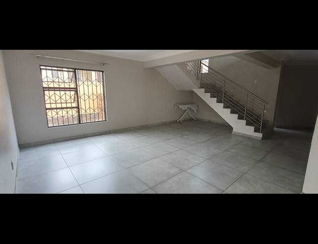 4 BEDROOM DUPLEX TO LET IN MODEL PARK